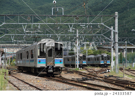 大糸線　信濃大町駅構内のE127系 24333587