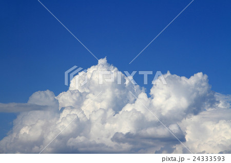 入道雲 夏の午後の写真素材