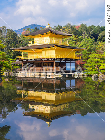 秋の金閣寺 24334460