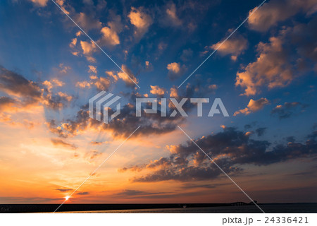 日出、空、風景、沖縄。 24336421