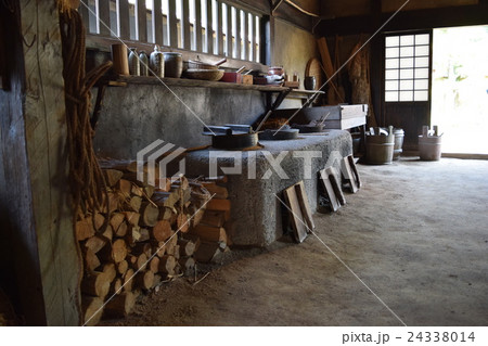 かまど（古風な調理設備）レトロイメージ 24338014