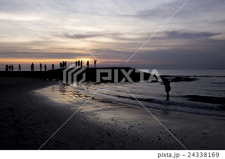 バリ島　クタビーチの夕日 24338169