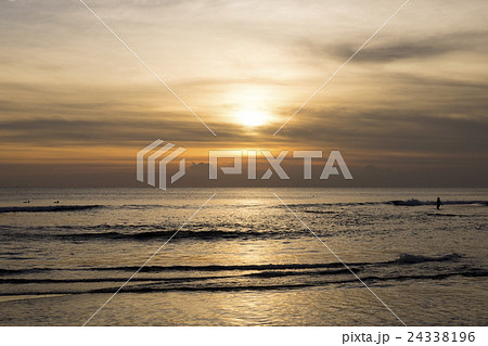 バリ島　クタビーチの夕日 24338196