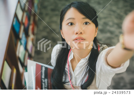 primary school child primary school child 24339573