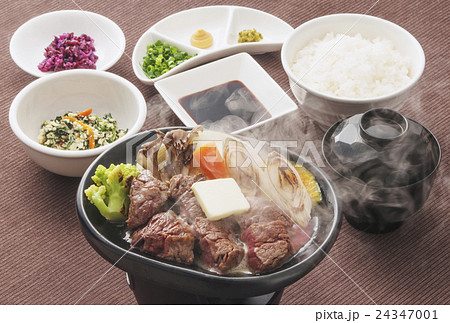 ステーキ 陶板焼きの写真素材 ステーキ 陶板焼きの写真素材