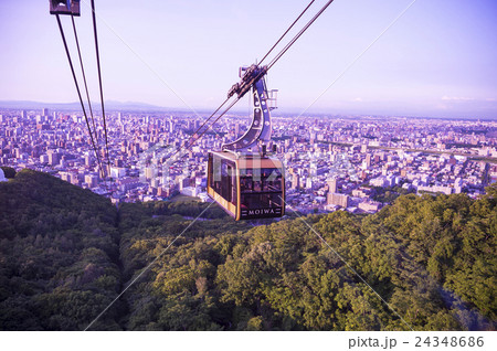 札幌もいわ山 ロープウェイからの景色(夕焼け) 札幌もいわ山 ロープウェイからの景色(夕焼け) 24348686