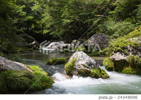 愛媛県内子町 小田深山渓谷 深山荘前の風景 愛媛県内子町 小田深山渓谷 深山荘前の風景 24349006