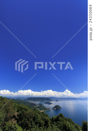香川県三豊市荘内半島の紫雲出山から見る香川県西部、愛媛県東部、四国山地 香川県三豊市荘内半島の紫雲出山から見る香川県西部、愛媛県東部、四国山地 24350064