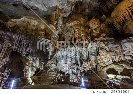 世界遺産に登録されているベトナムのフォンニャ-ケバン国立公園のティエンソン洞窟 世界遺産に登録されているベトナムのフォンニャ-ケバン国立公園のティエンソン洞窟 24351602