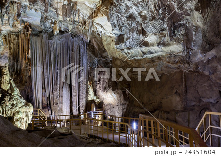世界遺産に登録されているベトナムのフォンニャ-ケバン国立公園のティエンソン洞窟 24351604