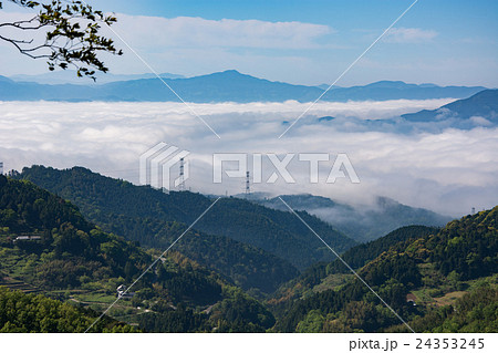愛媛県大洲市の雲海 愛媛県大洲市の雲海 24353245