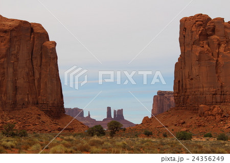 モニュメントバレーの原風景 アメリカ アリゾナ モニュメントバレーの原風景 アメリカ アリゾナ 24356249