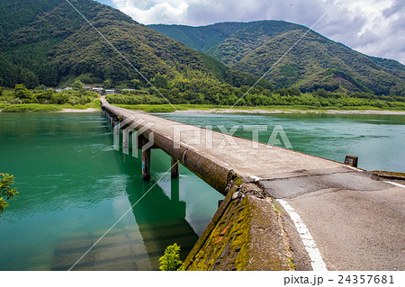高瀬沈下橋(高知県四万十川) 高瀬沈下橋(高知県四万十川) 24357681