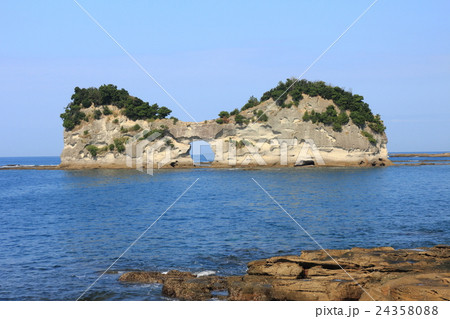 円月島（高嶋）の朝景 24358088