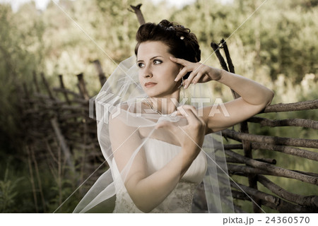 beautifull  fiancee 24360570