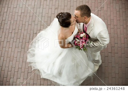 newly married couple 24361248