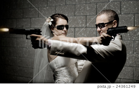 newly married couple 24361249