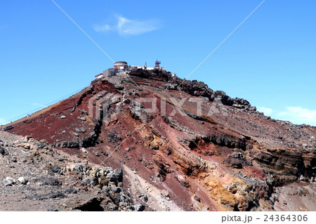 日本最高峰富士山剣ヶ峰を望むの写真素材