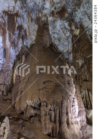 ベトナムの「天国の洞窟」と呼ばれる鍾乳洞 24364384