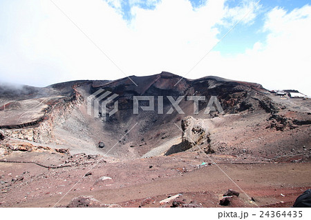 富士山頂火口(大内院) 富士山頂火口(大内院) 24364435