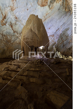 ベトナムの「天国の洞窟」と呼ばれる鍾乳洞 24365198