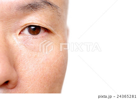 他人の視線 日本人男性の顔の写真素材