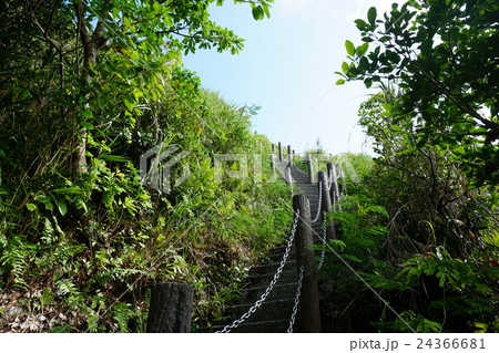 城山(伊江島タッチュー)頂上への階段。沖縄県伊江村 24366681