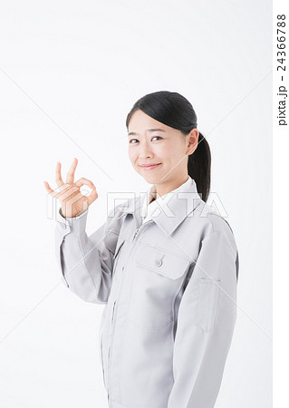 女性作業員 女性作業員 24366788