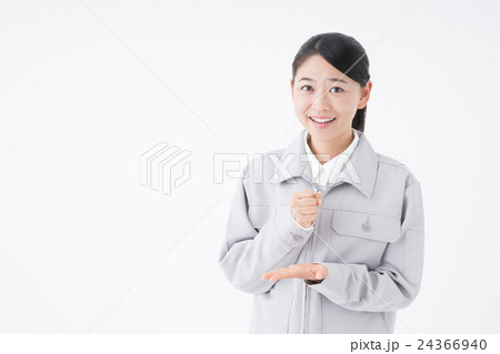 女性作業員 24366940