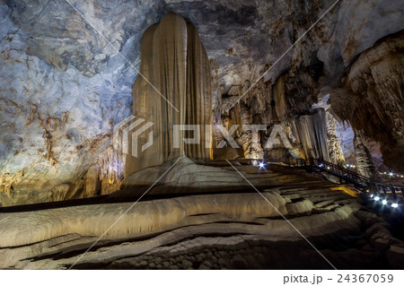 ベトナムの「天国の洞窟」と呼ばれる鍾乳洞 ベトナムの「天国の洞窟」と呼ばれる鍾乳洞 24367059
