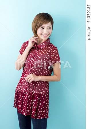 20代女性 24370187