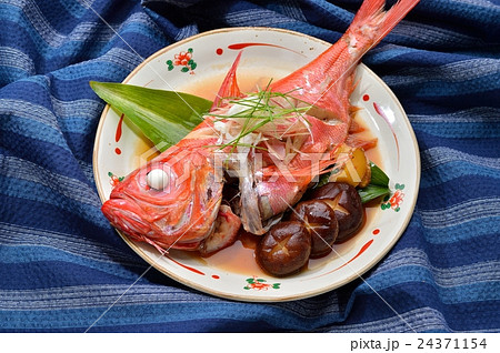 国産の金目鯛（キンメダイ）、魚の煮付け料理。煮魚、和食。 24371154
