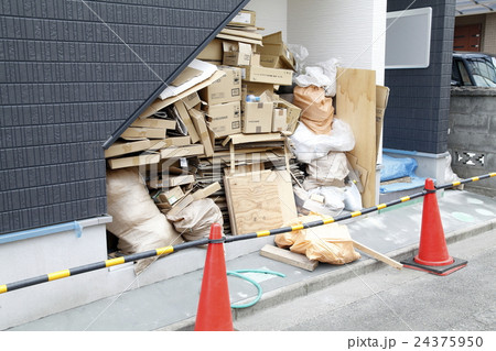 建築中のゴミ 24375950