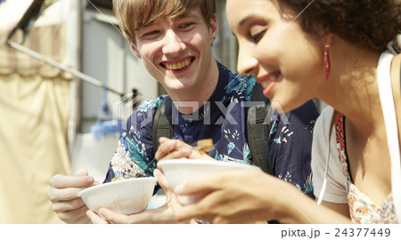 谷根千を観光する外国人旅行客 24377449