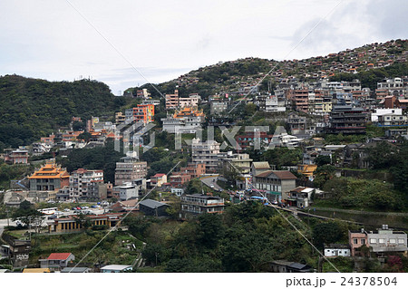 台湾　九份（きゅうふん）　山あいの町並み 24378504