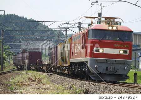 奥羽本線を行くEF510形牽引の貨物列車 24379527