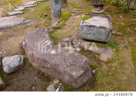 桂離宮 二重枡形手水鉢と月石 桂離宮 二重枡形手水鉢と月石 24380678