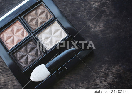 Eyeshadow 24382151