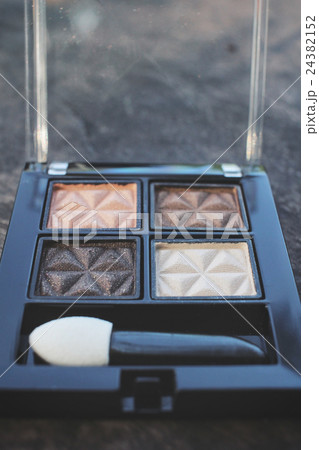 Eyeshadow 24382152