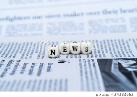 英字新聞上にアルファベットでNews、ニュース 24383662