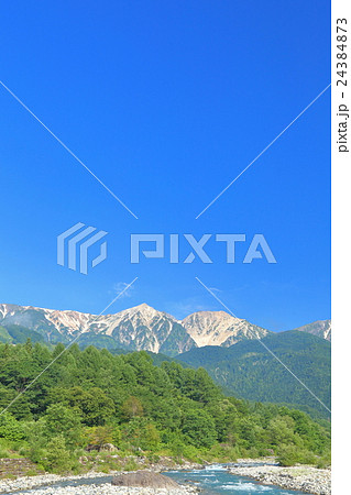長野県白馬 清流と北アルプスの山々 長野県白馬 清流と北アルプスの山々 24384873