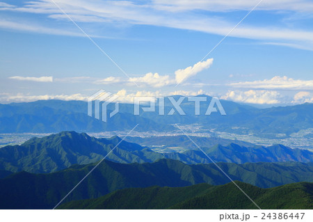 青空と山々（長野県美ヶ原高原） 24386447