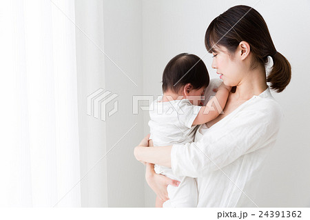 赤ちゃんとお母さん 赤ちゃんとお母さん 24391362