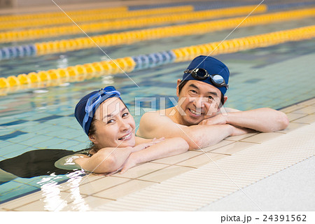 シニアカップル スポーツクラブイメージ 24391562