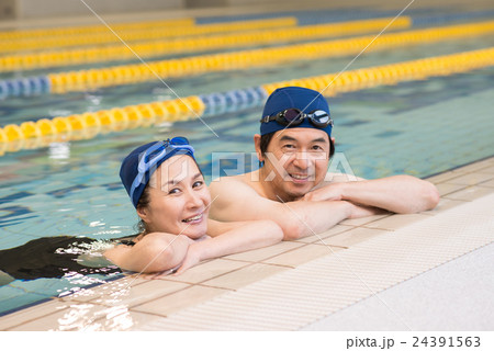 シニアカップル スポーツクラブイメージ 24391563