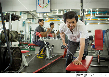 シニアカップル スポーツクラブイメージ 24392305