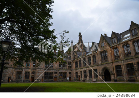 1451年開校の名門、ネオゴシック様式で建造されたグラスゴー大学 24398634