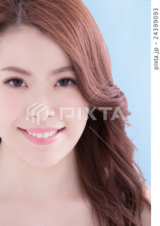 beauty woman look you happily 24399093