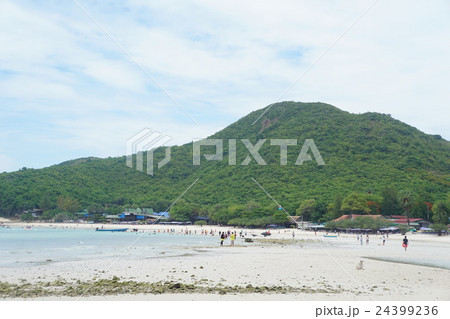 Tien Beach of Ko Lan, Thailan（タイ国ラン島のティエン・ビーチ） 24399236