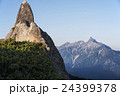 燕岳の奇岩と槍ケ岳 24399378